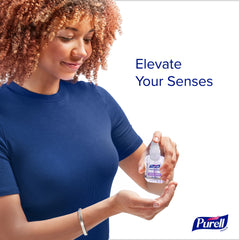 Purell textura del gel en la mano que muestra absorción y suavidad