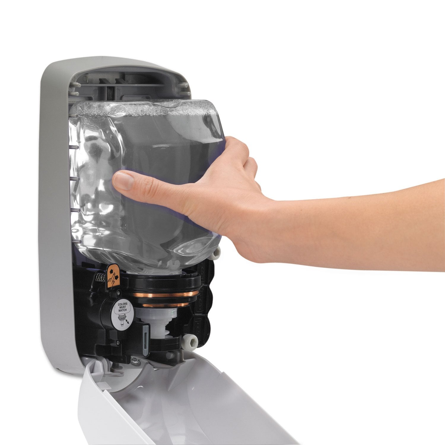 Purell comparación de tamaño con una mano para visualizar escala y capacidad