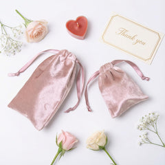 QIANF ambiente de fiesta con bolsas como detalles para invitados