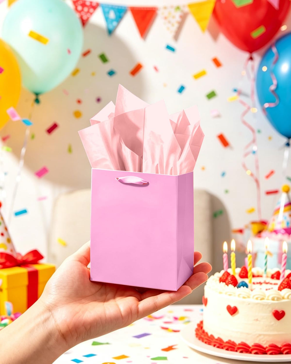 qiqee bolsa en mano para comparar tamaño y practicidad en eventos