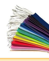 qiqee bolsas en una mesa de fiesta usadas como bolsitas de regalo prácticas