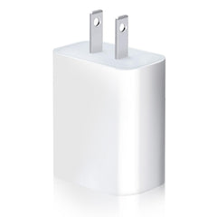 QKCOK cargador frontal mostrando puerto USB y diseño compacto para recarga segura