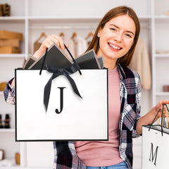 QLSKO bolsa en mesa de fiesta mostrando presentación lista para invitados