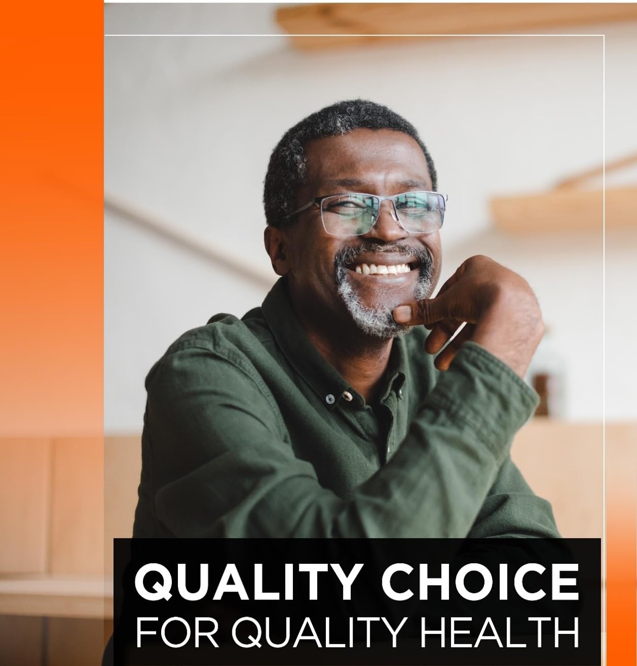 Quality Choice en mesa de desayuno junto a vaso de agua, integración en rutina matutina saludable