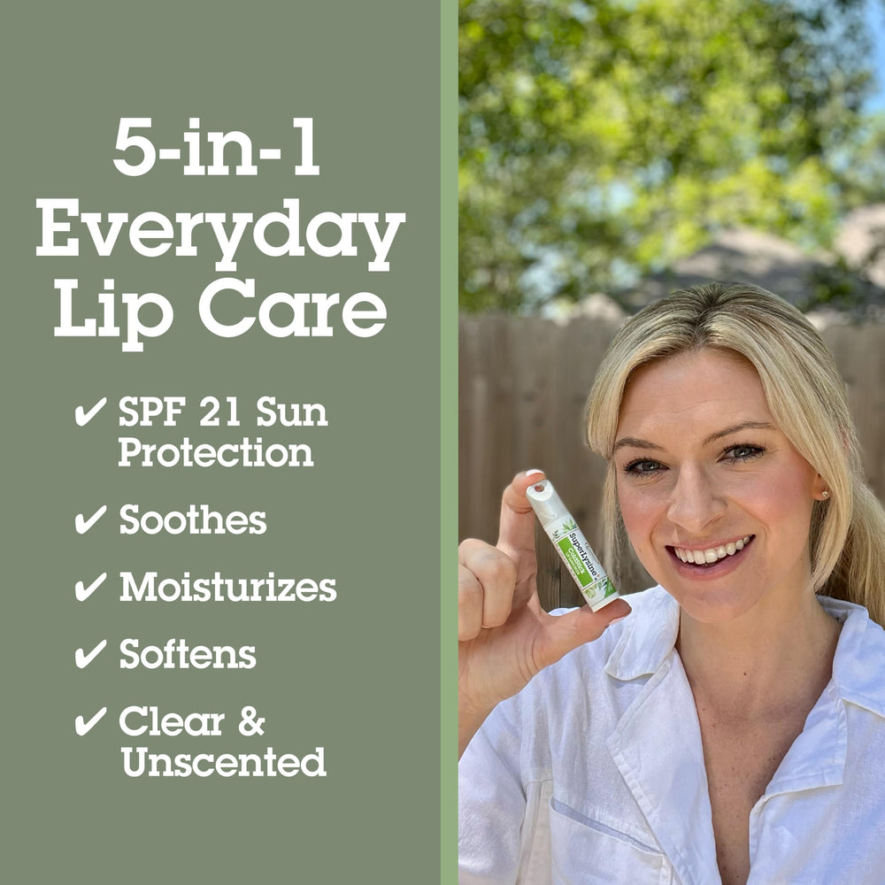 Aplicación del Quantum SuperLysine en labios, alivio inmediato y protección solar