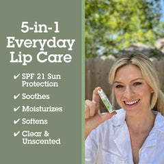 Aplicación del Quantum SuperLysine en labios, alivio inmediato y protección solar