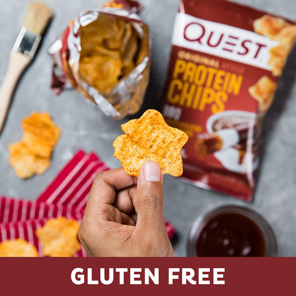 Quest chips servidos en plato para presentación y picoteo compartido