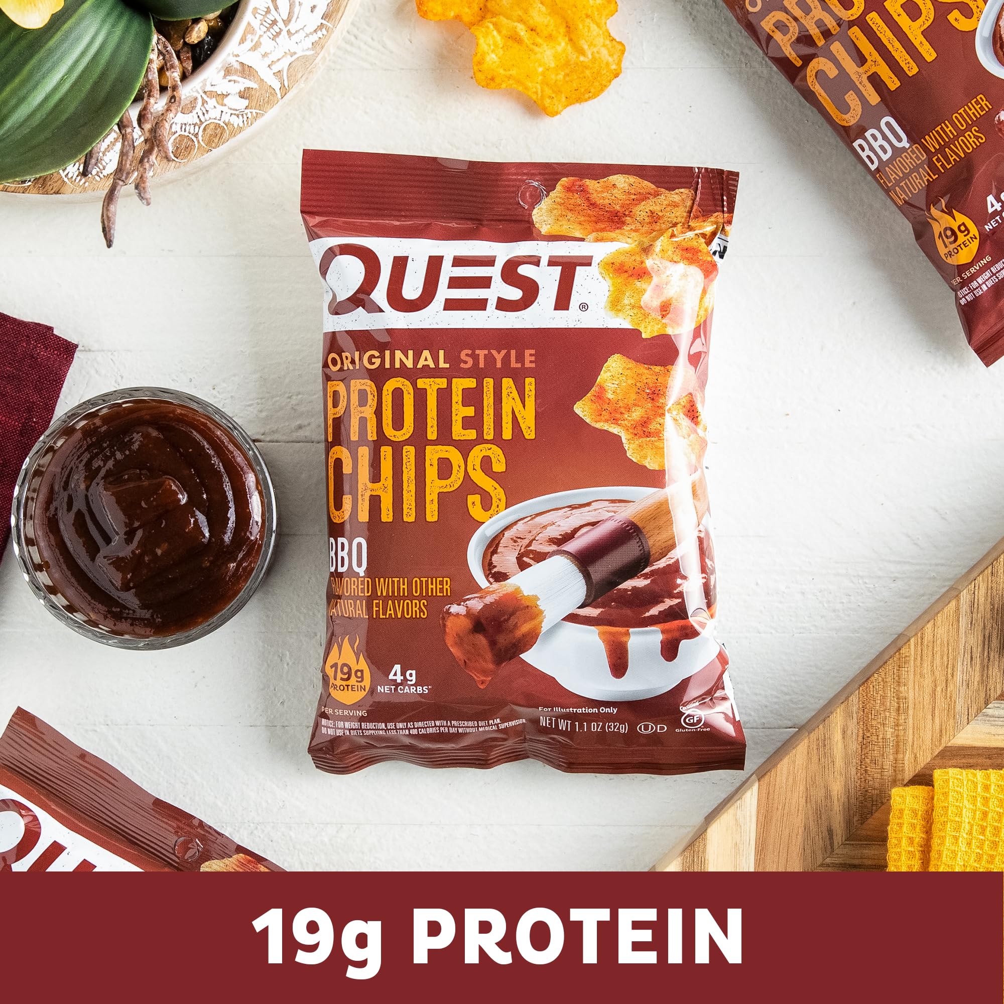 Quest chips BBQ vista detalle textura crujiente y aspecto horneado apetecible