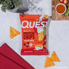 Quest etiqueta nutricional destacando proteína y carbohidratos bajos