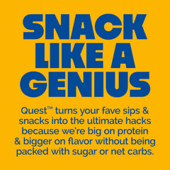 Quest chips sobre mesa en ambiente casual, snack conveniente para viaje
