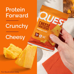 Quest galleta en mano para comparar tamaño y control de porción