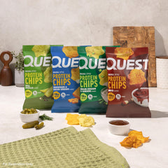 Quest chips en mano mostrando tamaño práctico para llevar