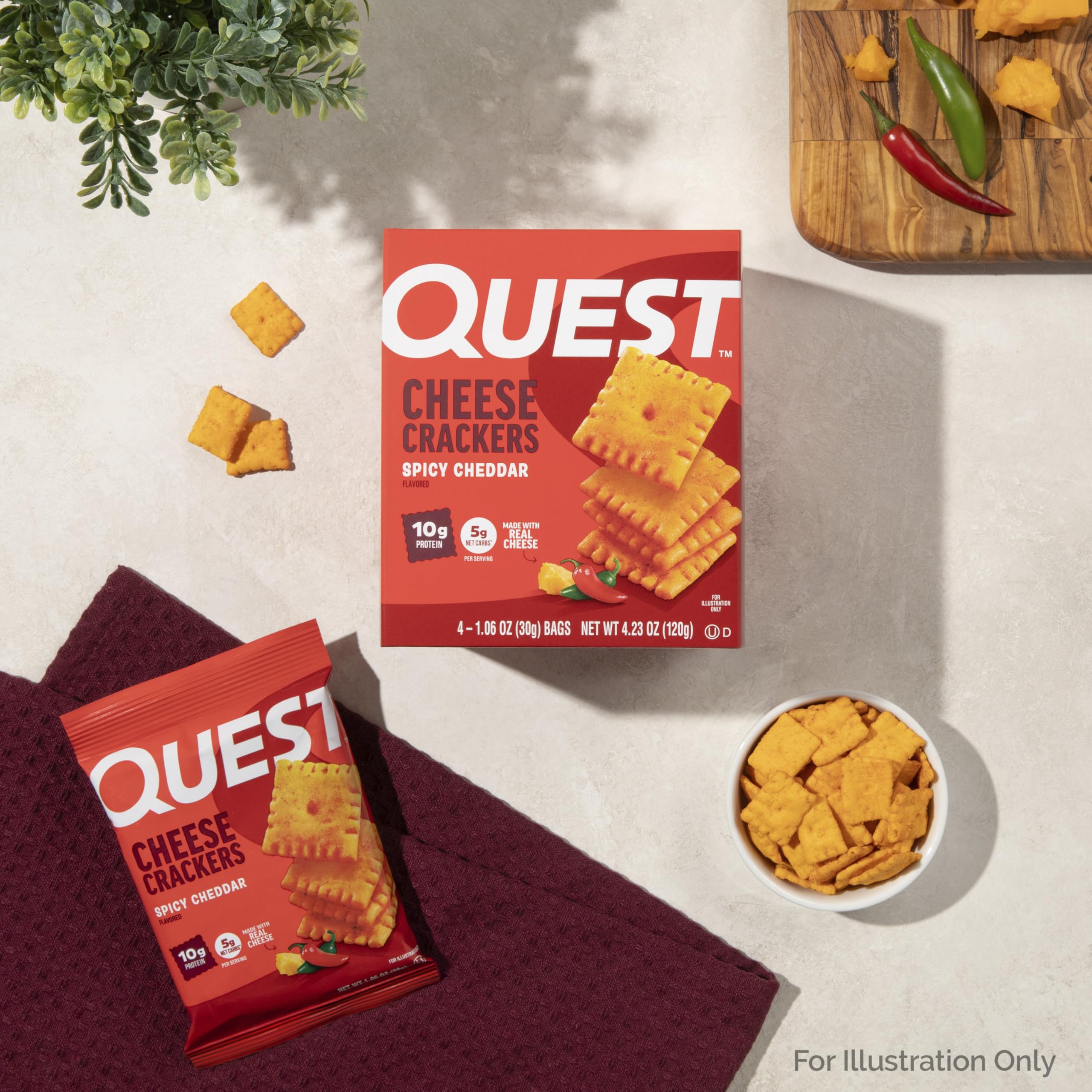 Quest galleta en mano para comparar tamaño, beneficio: porciones controladas