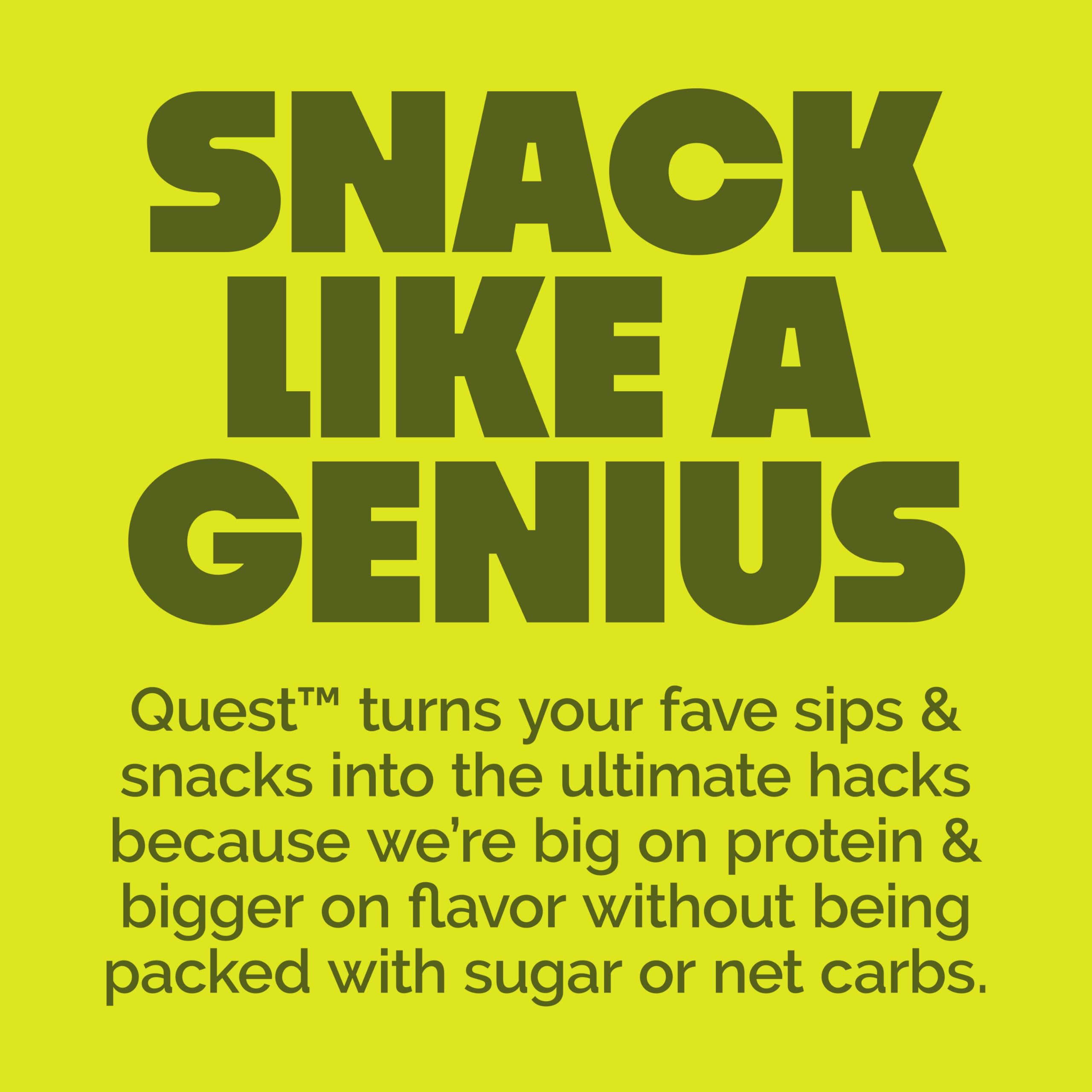 Quest chips en mesa de fiesta como alternativa baja en carbos para eventos sociales