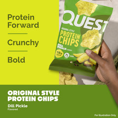 Quest bol con chips dill pickle listo para servir, ideal para reuniones y snacks proteicos