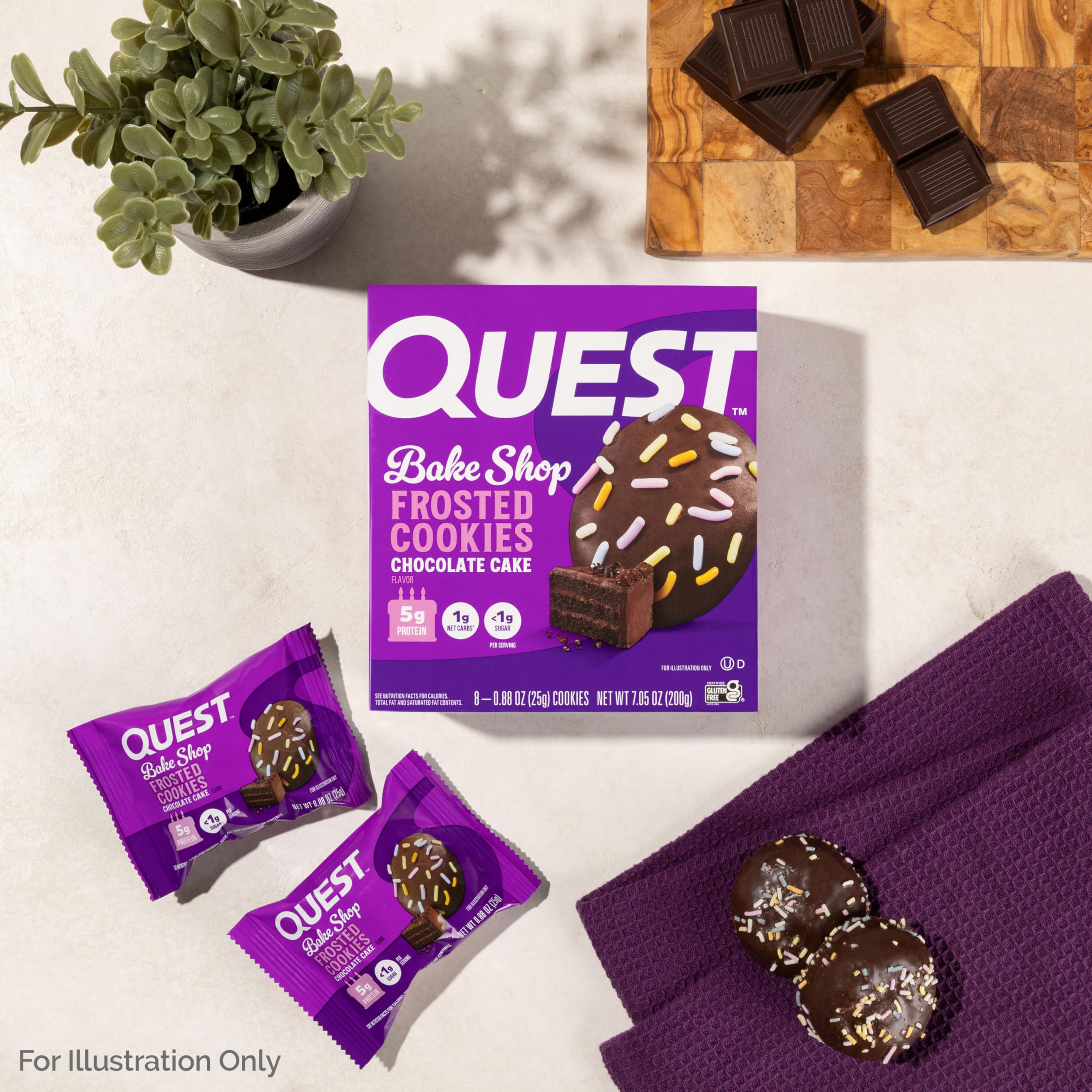 Quest galletas junto a una regla para comparar tamaño y porción