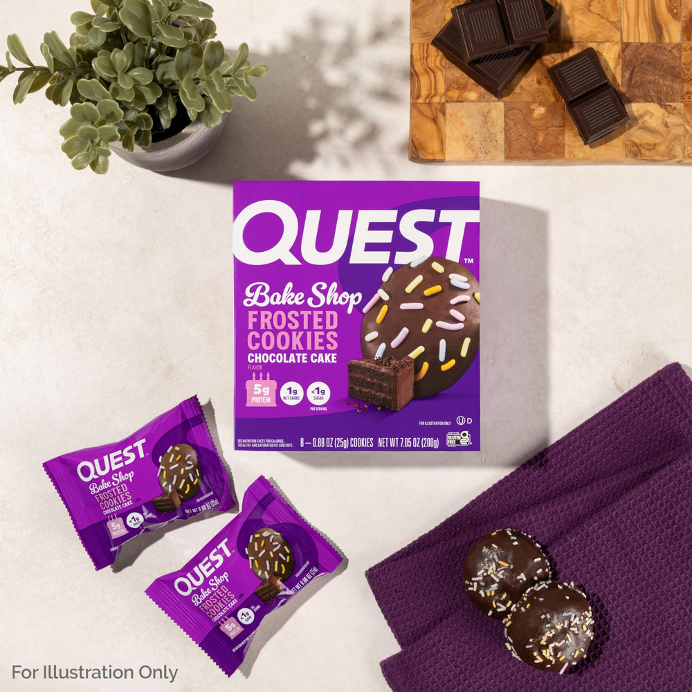 Quest galletas junto a una regla para comparar tamaño y porción