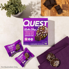 Quest galletas junto a una regla para comparar tamaño y porción