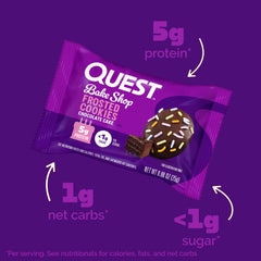 Quest close-up del glaseado y chispas resaltando textura y sabor