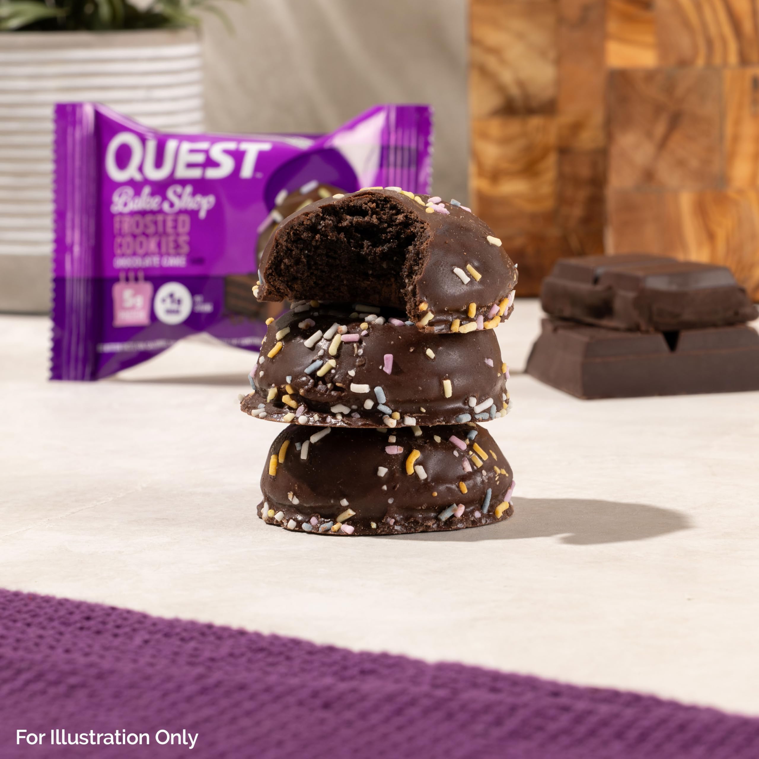 Quest galleta en mano ideal para snack fuera de casa y portabilidad