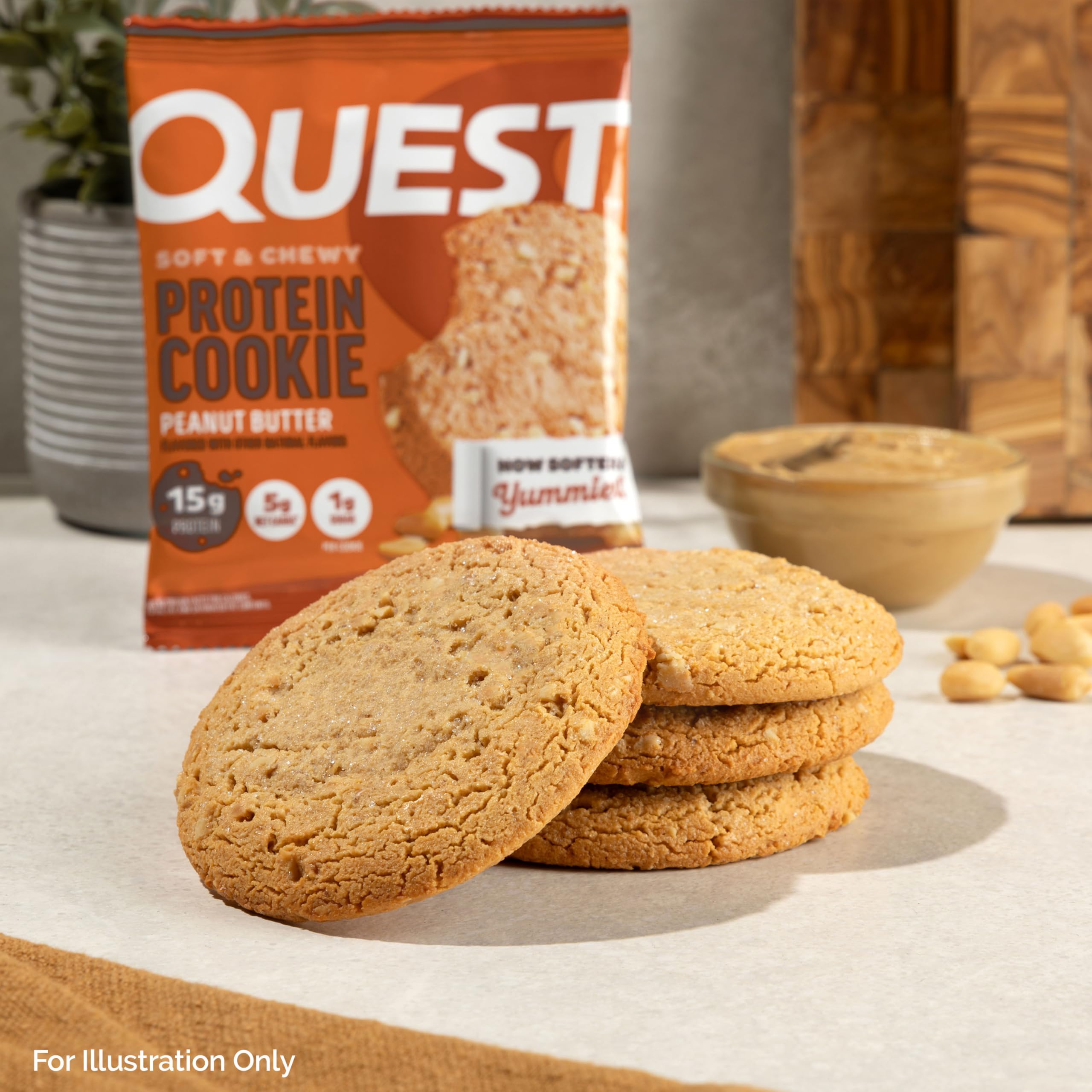 Quest galleta junto a mano para comparar tamaño y porción clara