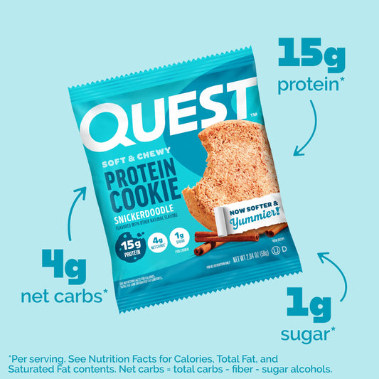 Quest galleta snickerdoodle vista cercana resaltando sabor canela