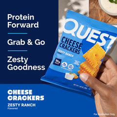 Quest galletas en mano para comparar tamaño y control de porción