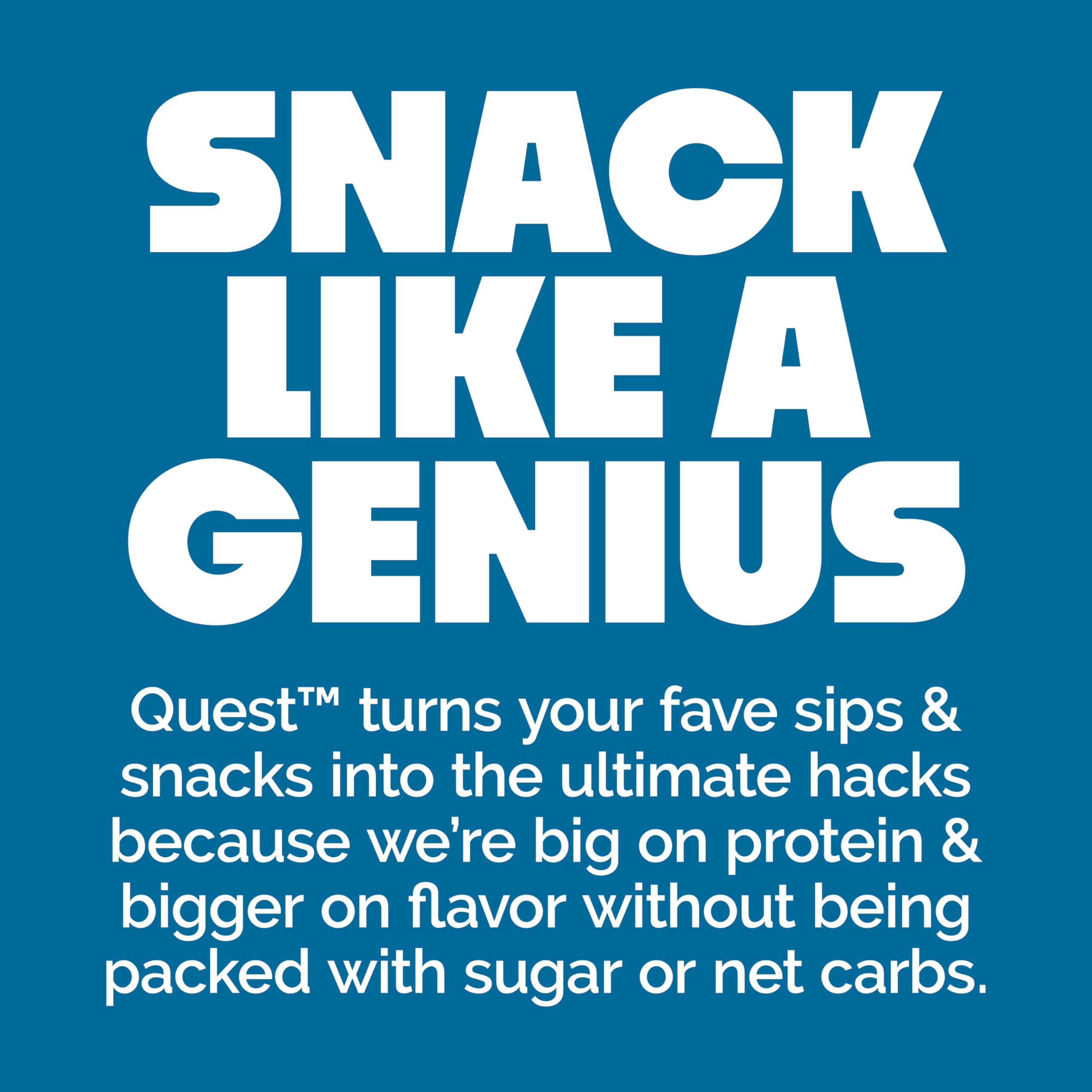 Bol con ensalada cubierto con chips Quest para añadir proteína y crujido saludable