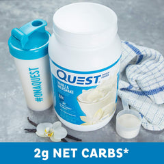 Etiqueta nutricional Quest destacando 24 g proteína y 1 g azúcar por scoop