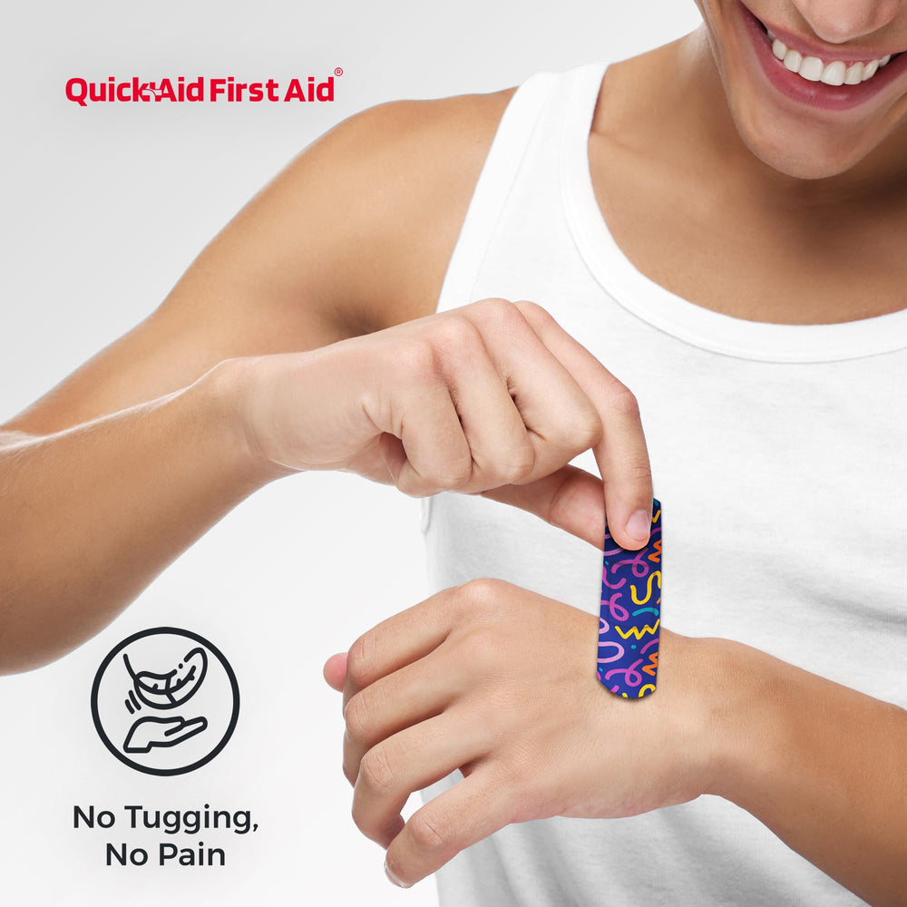 Quick Aid First Aid vendaje aplicado en dedo mostrando su ajuste cómodo