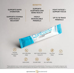 Quicksilver Scientific sobre en mano para comparar tamaño y portabilidad