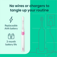 Quip junto a un teléfono para mostrar tamaño compacto y portabilidad
