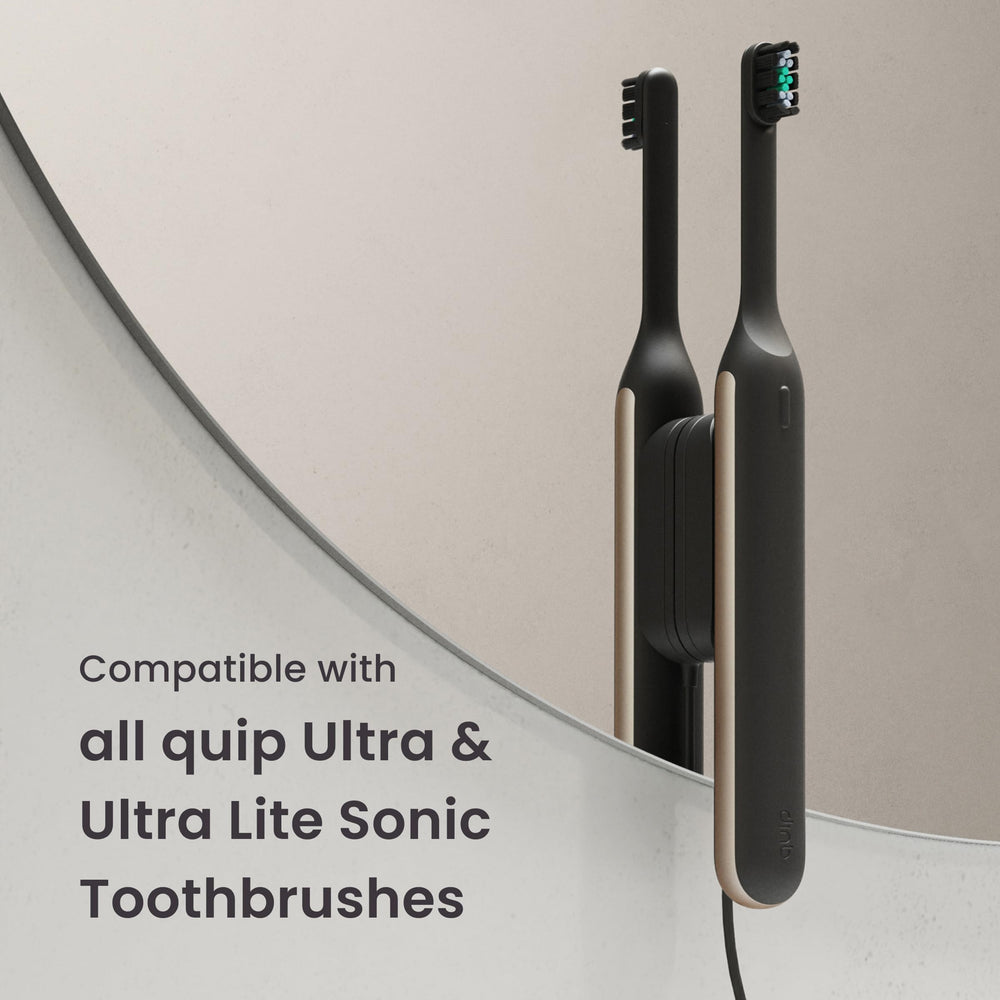 quip cabezal junto a una mano mostrando tamaño compacto y fácil manejo