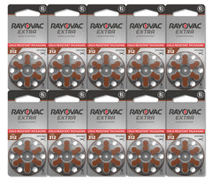 Pila Rayovac Extra 312 en mano mostrando escala y facilidad de manipulación para usuario
