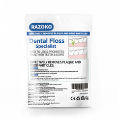 RAZOKO ambientada en baño junto a cepillo y espejo, herramienta práctica diaria