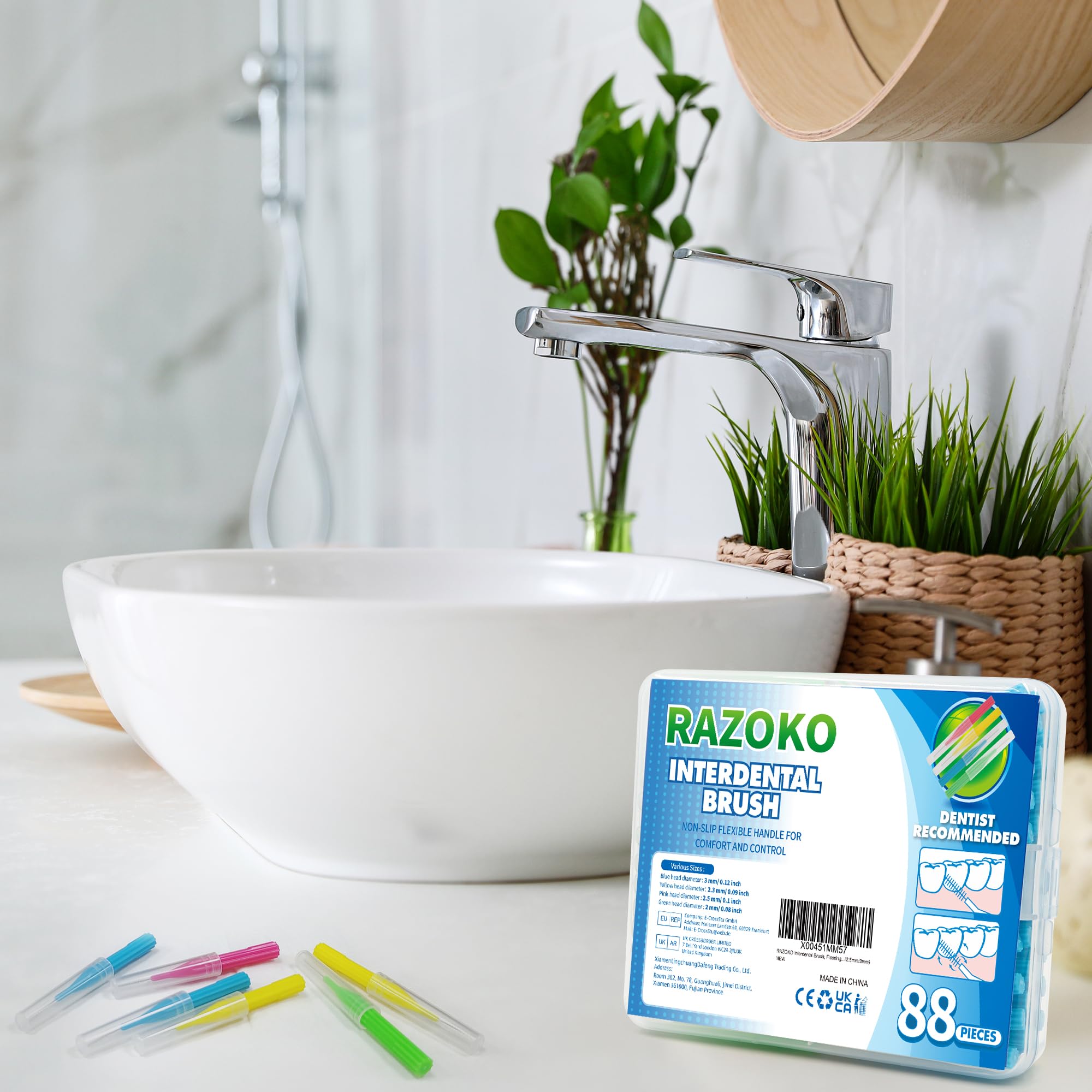 RAZOKO uso junto a una corona dental para limpieza precisa en prótesis