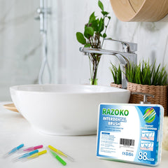 RAZOKO uso junto a una corona dental para limpieza precisa en prótesis