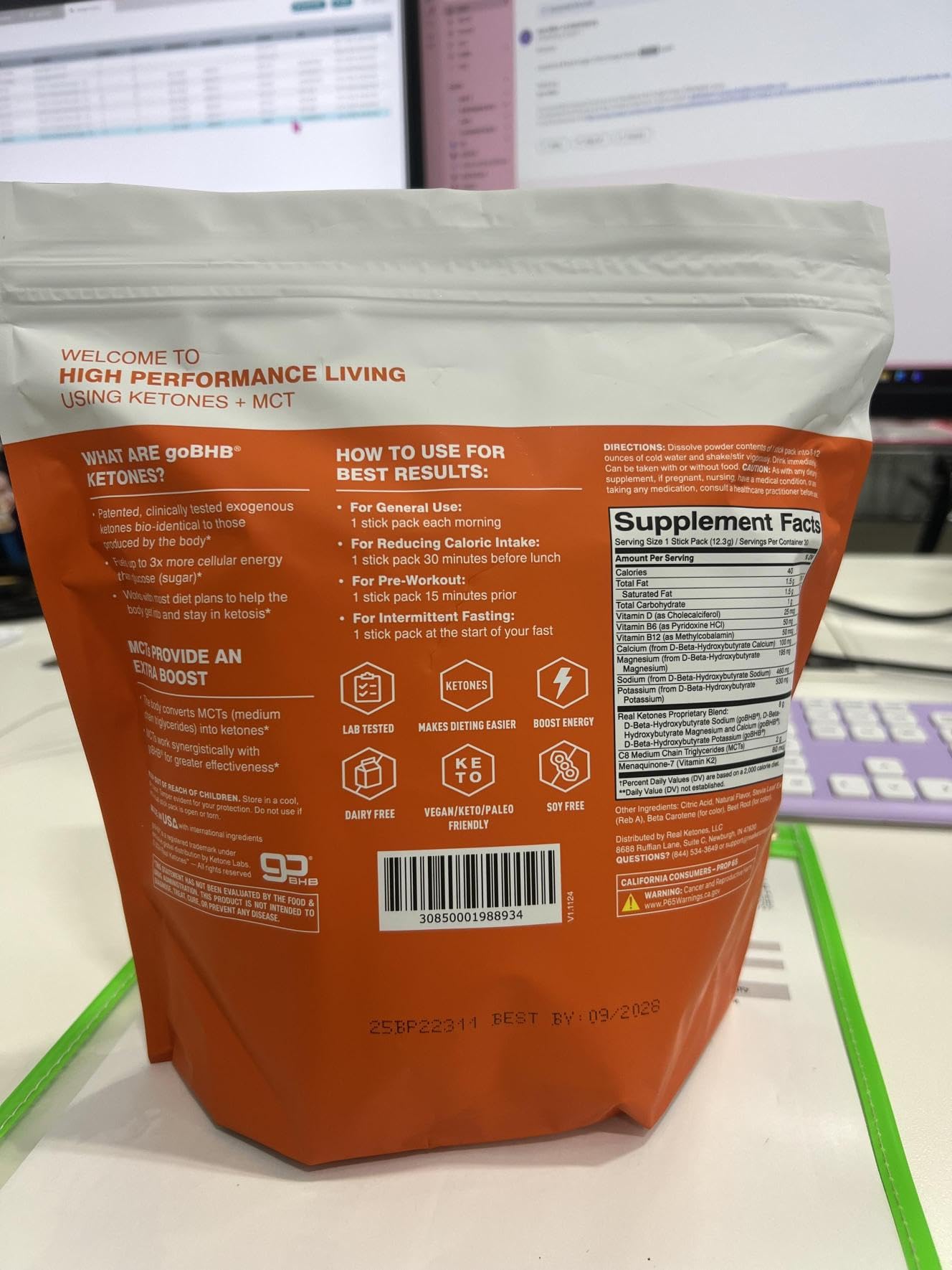 Real Ketones uso en entrenamiento mostrando rehidratación y soporte energético