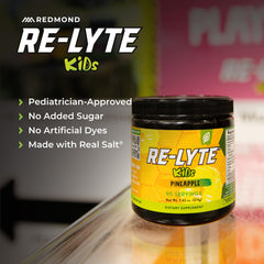 REDMOND envase Re-Lyte Kids junto a una botella para comparar tamaño práctico