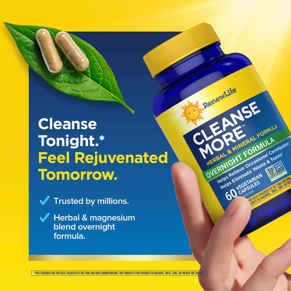 Persona tomando Renew Life por la noche para apoyo intestinal al despertar