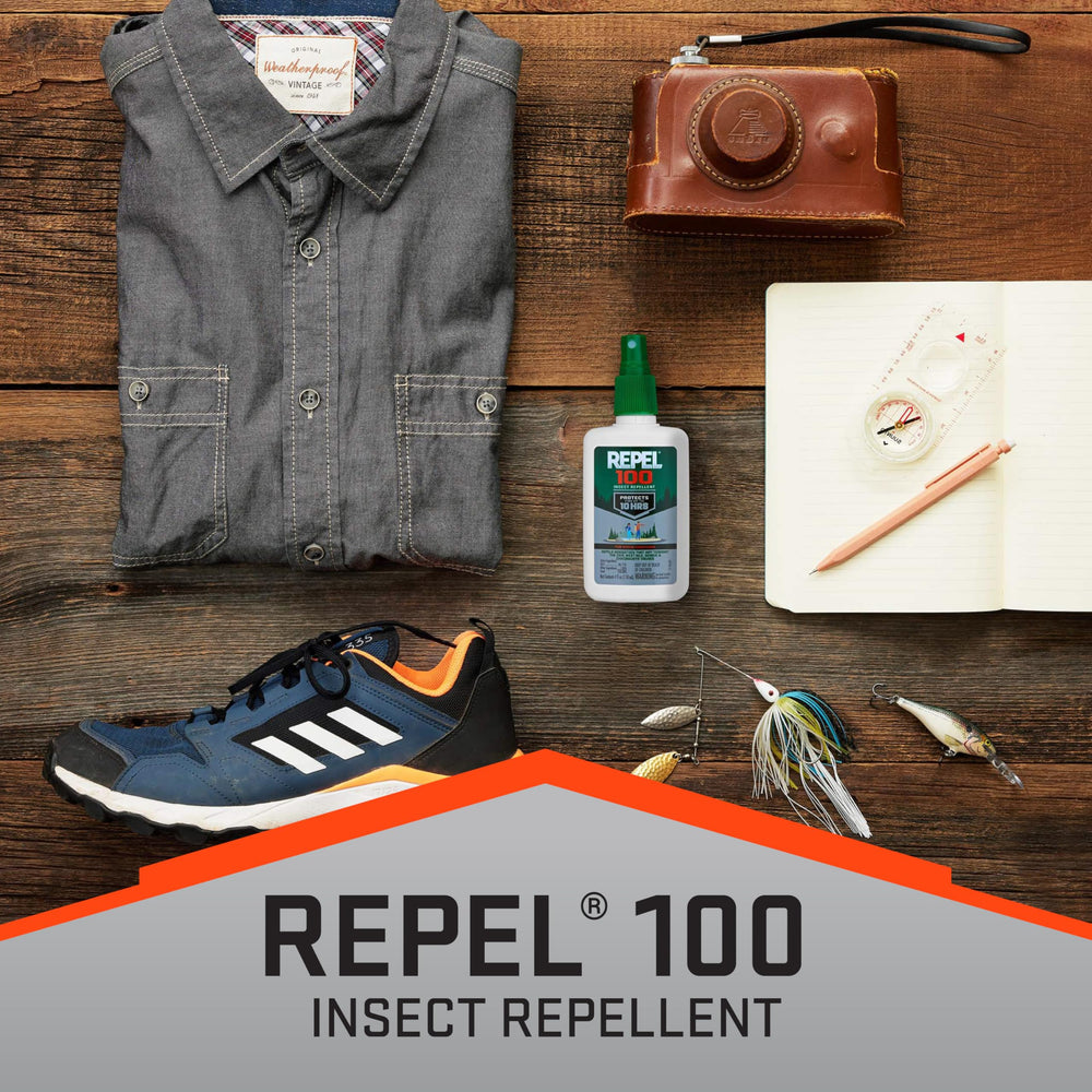 Repel botella en mochila durante acampada para seguridad al aire libre