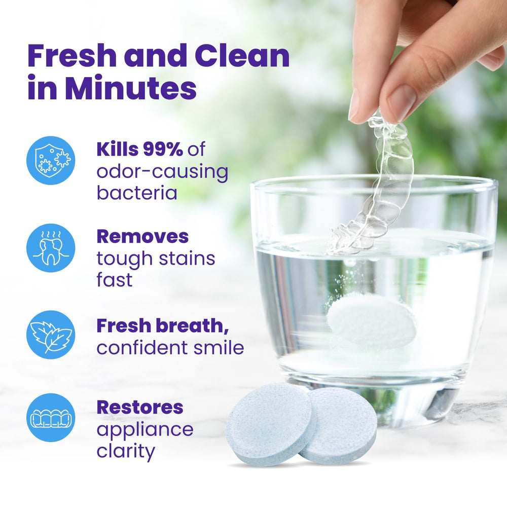 Retainer Brite aligner sumergido en solución para limpieza eficaz en 15 minutos