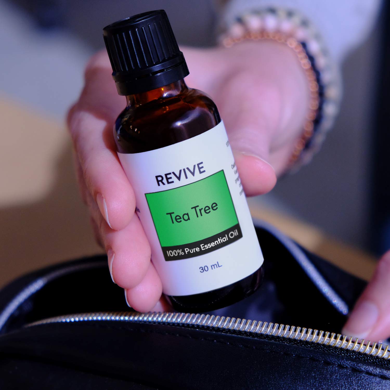 REVIVEEO difusor en sala mostrando aroma fresco y ambiente limpio