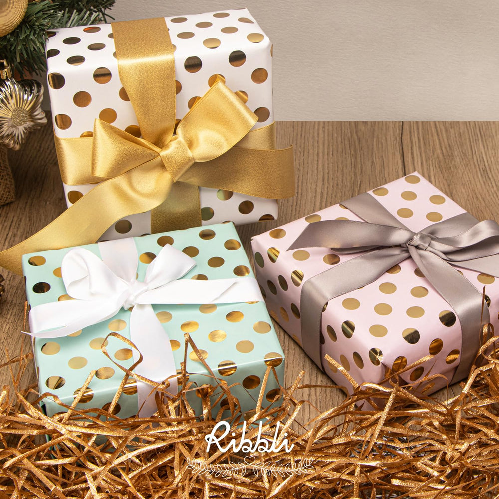 Ribbli papel usado como decoración mural en baby shower, ambiente alegre