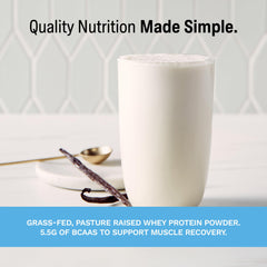 Rise vacas en pastura para enfatizar leche de animales alimentados naturalmente