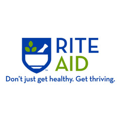 Rite Aid toallita junto a moneda mostrando tamaño compacto y portátil
