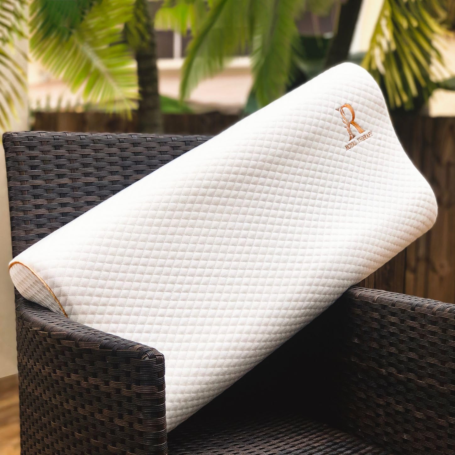 Royal Therapy almohada en dormitorio mostrando ambiente relajado y confort nocturno