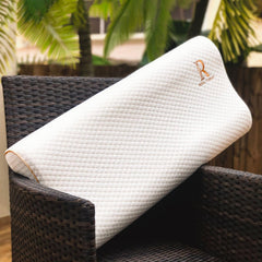 Royal Therapy almohada en dormitorio mostrando ambiente relajado y confort nocturno