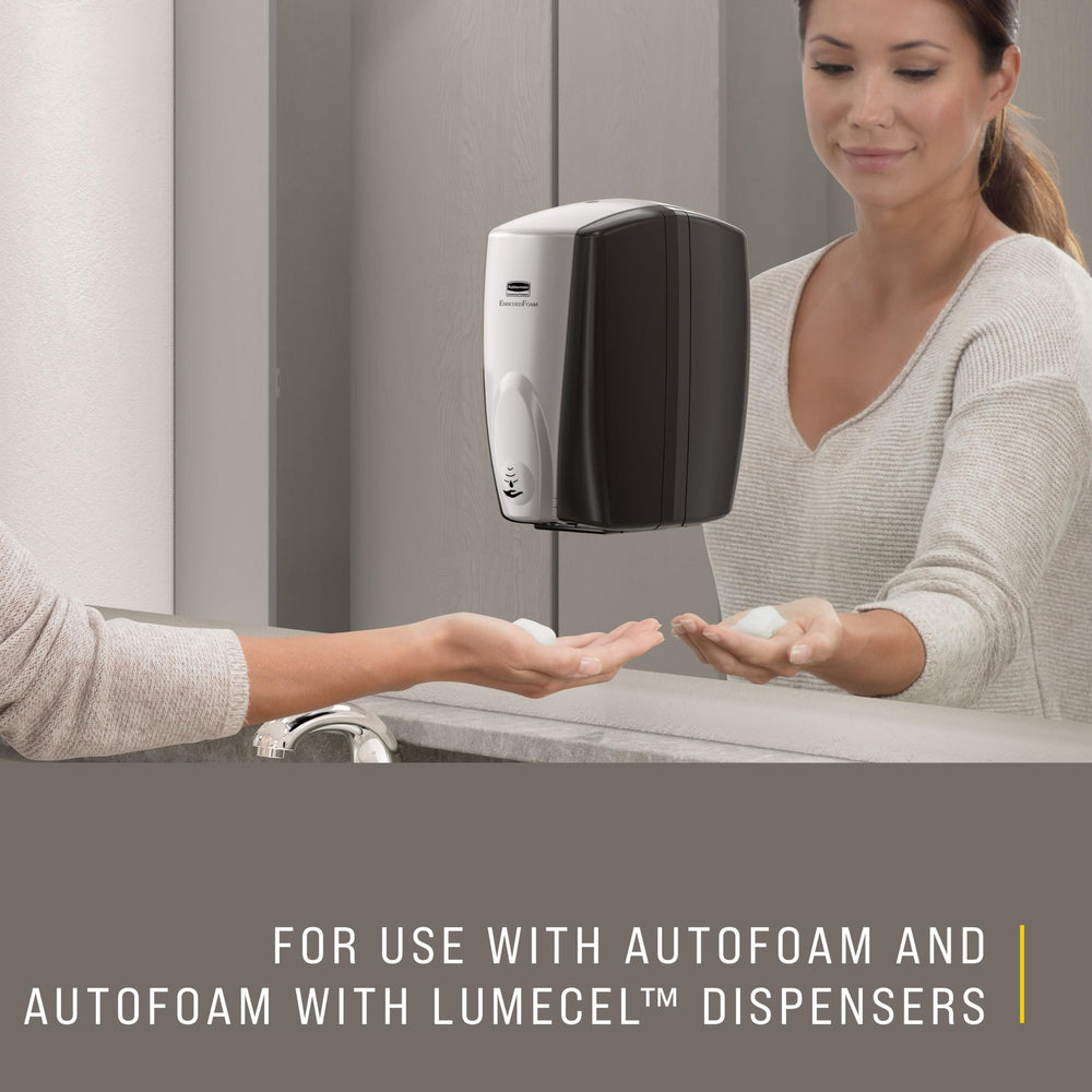 Rubbermaid recarga en baño comercial, aporta higiene profesional y aroma discreto