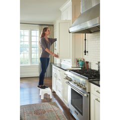 Etiqueta Rubbermaid FG420087WHT que garantiza origen y modelo confiable